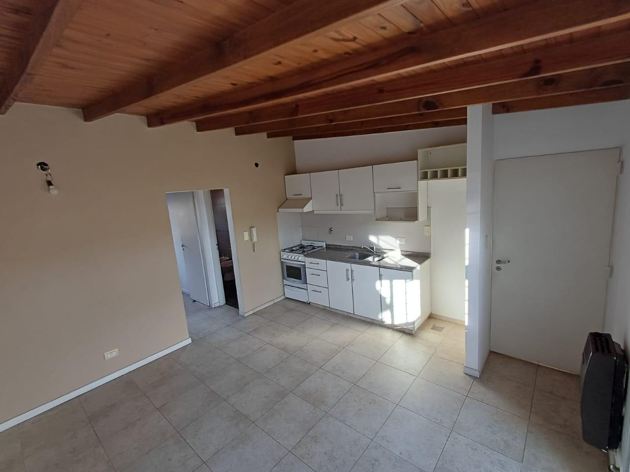Foto de Alquiler departamento 2 ambientes con patio sin expensas, imagen 1