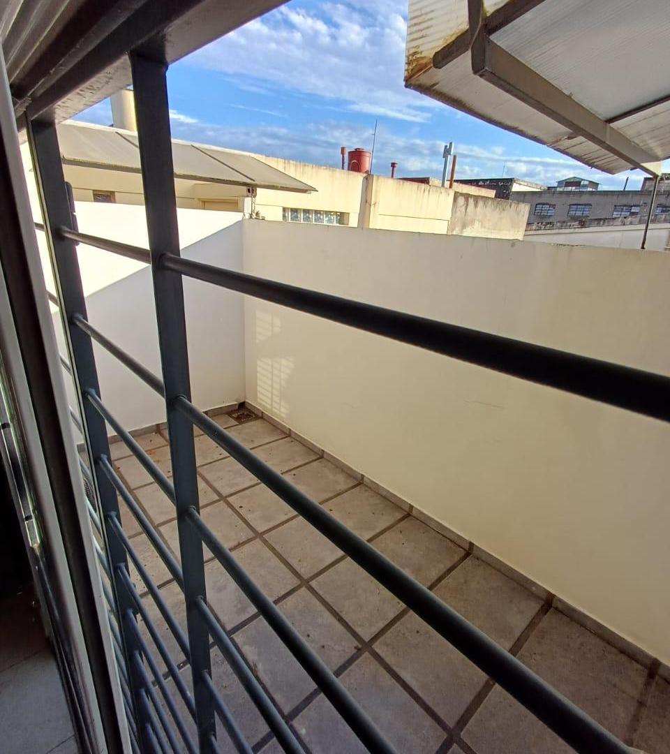 Foto de Alquiler departamento 2 ambientes con patio sin expensas, imagen 4