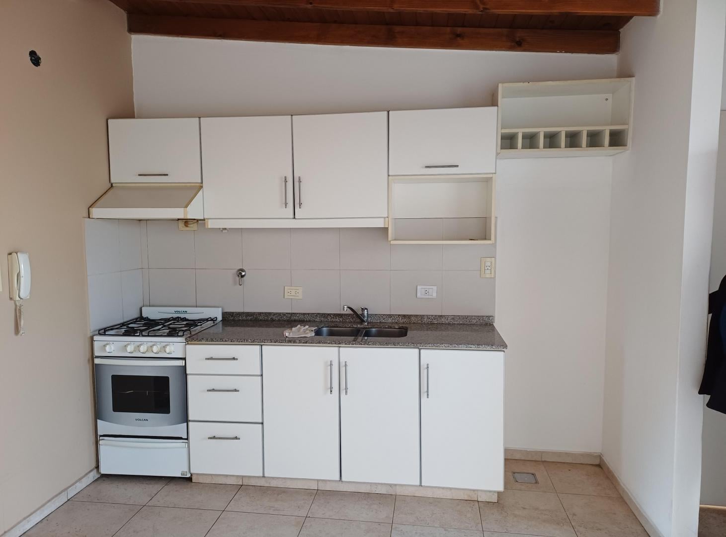 Foto de Alquiler departamento 2 ambientes con patio sin expensas, imagen 3