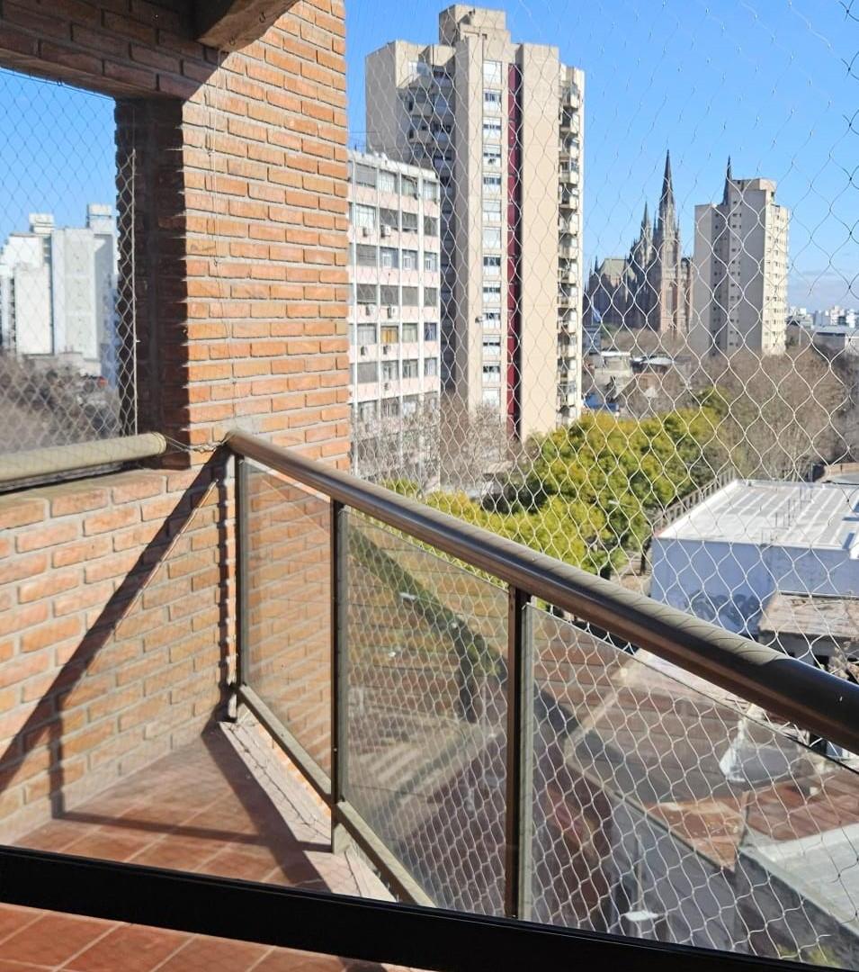 Foto de Luminoso semipiso de tres dormitorios en centro de La Plata, imagen 1