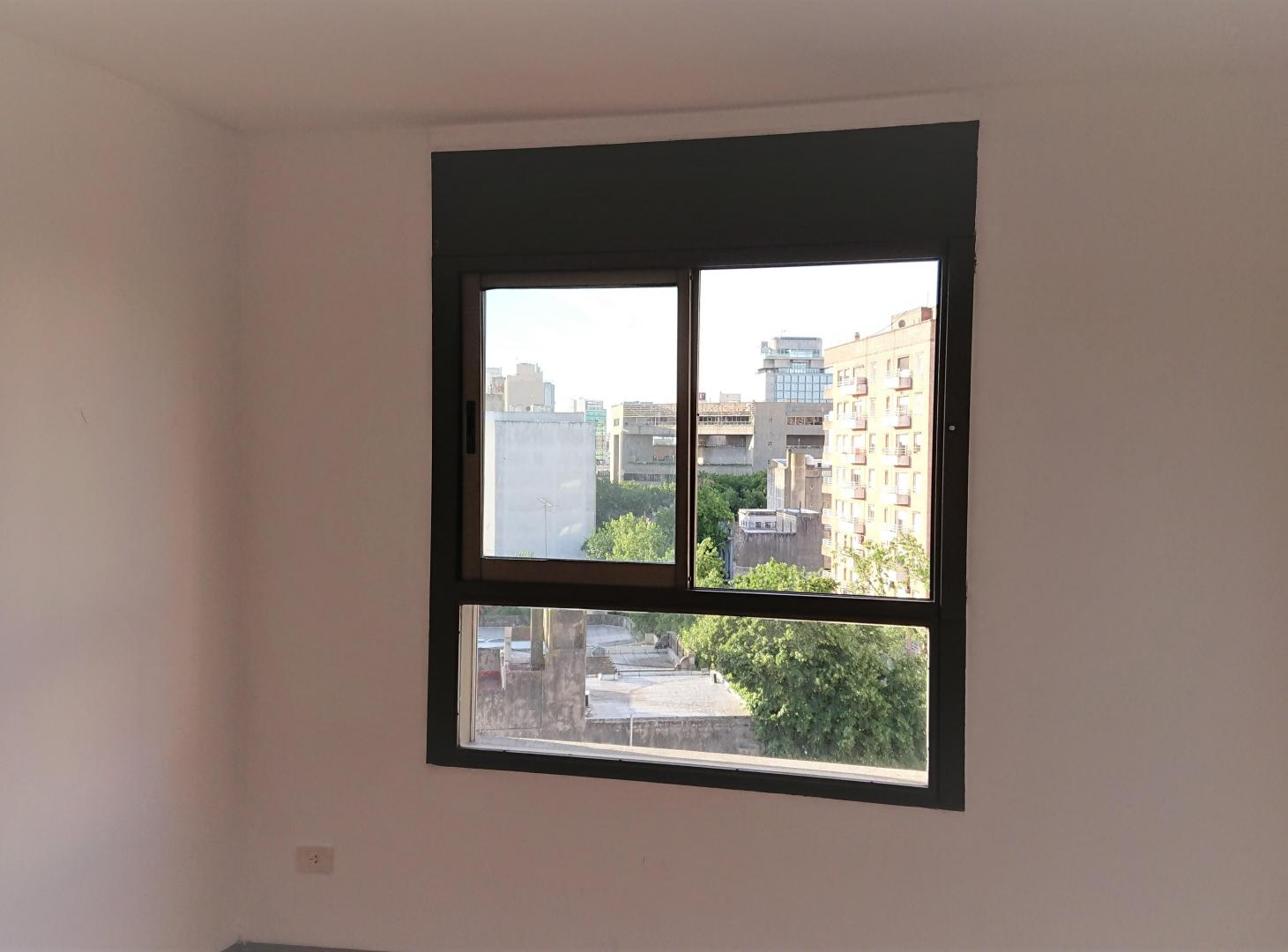 Foto de Luminoso semipiso de tres dormitorios en centro de La Plata, imagen 2