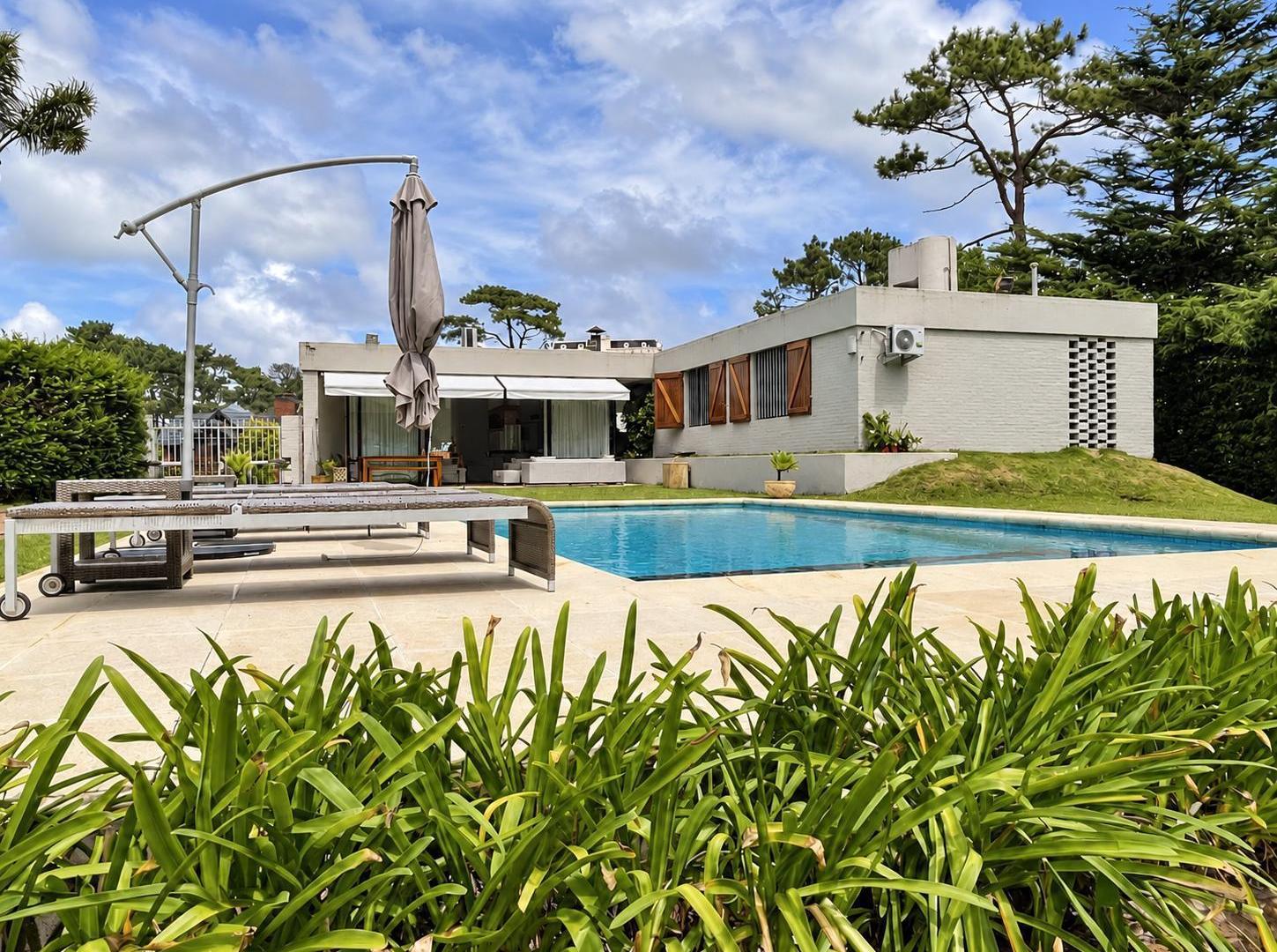 Foto de PLAYA MANSA, PARADA 16 · CASA DE 6 DORMITORIOS CON PISCINA Y ANEXOS, imagen 4