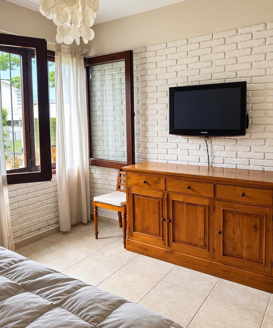 Foto de PLAYA MANSA, PARADA 16 · CASA DE 6 DORMITORIOS CON PISCINA Y ANEXOS, imagen 3