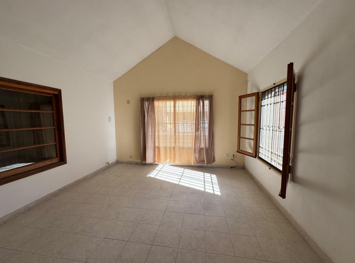 Foto de DE CATEGORIA casa GRAN UBICACION Barrio NORTE Alta Gracia, imagen 2