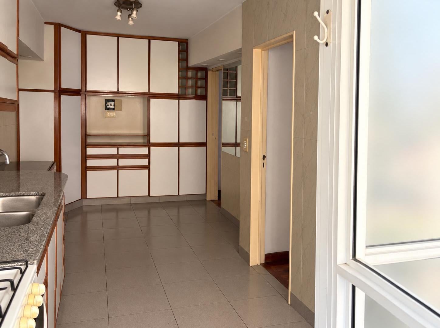 Foto de Alquier Departamento 4 ambientes c/balcon en Plaza Arenales, imagen 5