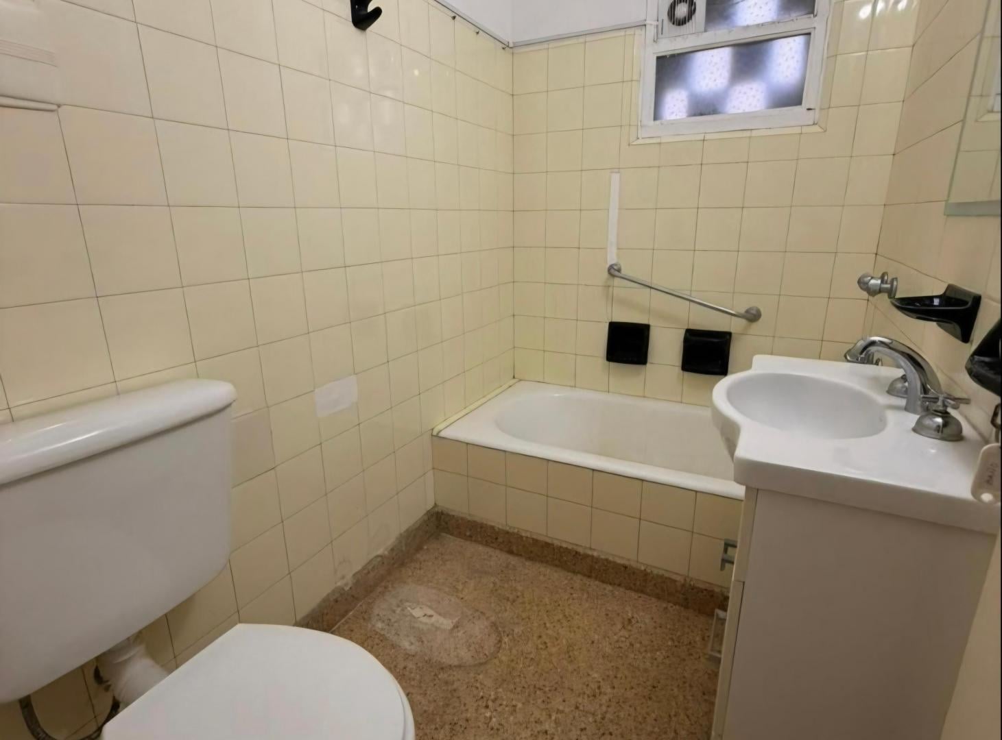 Foto de Vendo Departamento 3 ambientes Céntrico Estomba 300 (Ingreso Gorriti 6), imagen 3