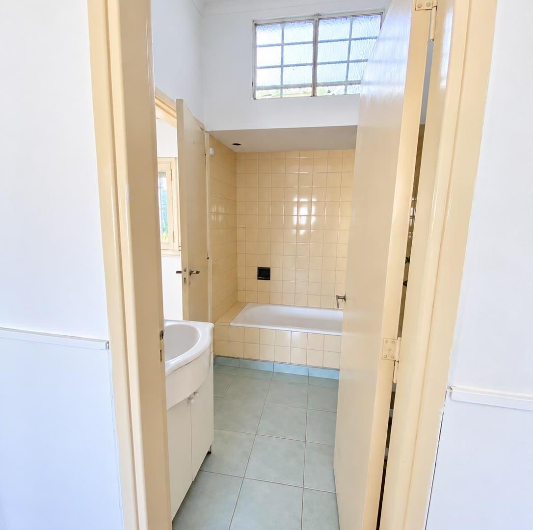 Foto de Casa en alquiler en el centro de Bahía Blanca – Recientemente remodelada, imagen 2
