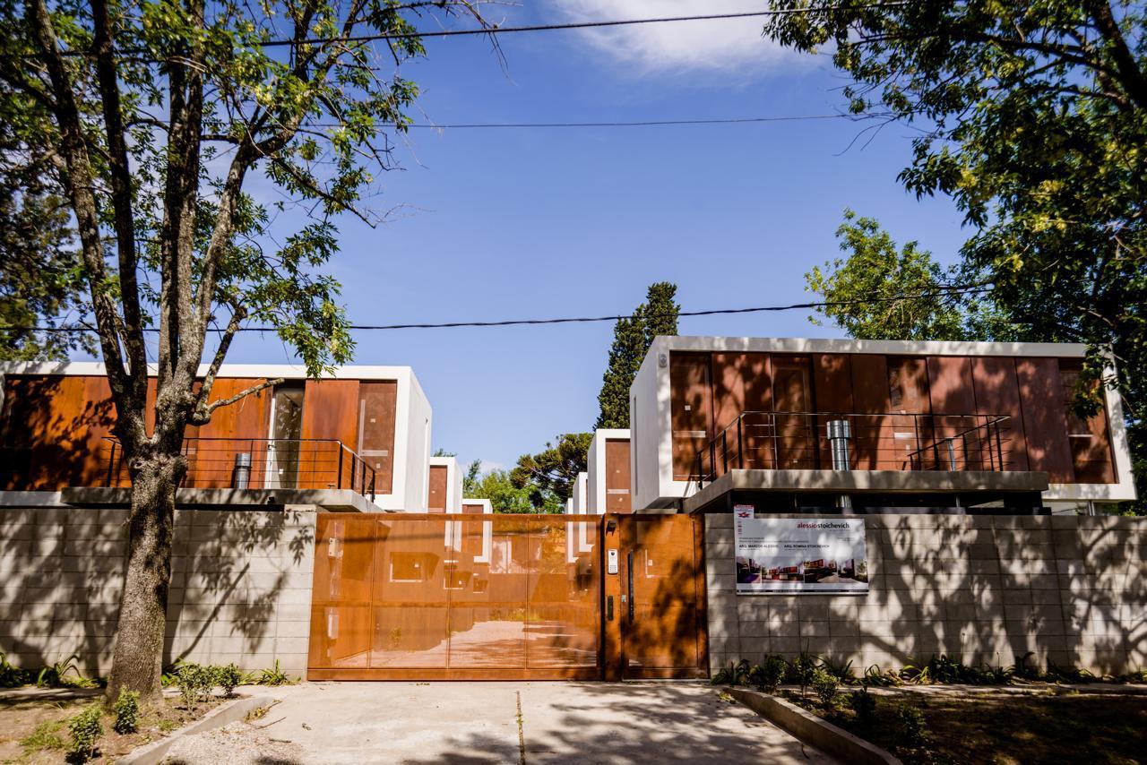 Foto de En Venta Excelente Dúplex en Exclusivo Complejo Cerrado en City Bell, imagen 1