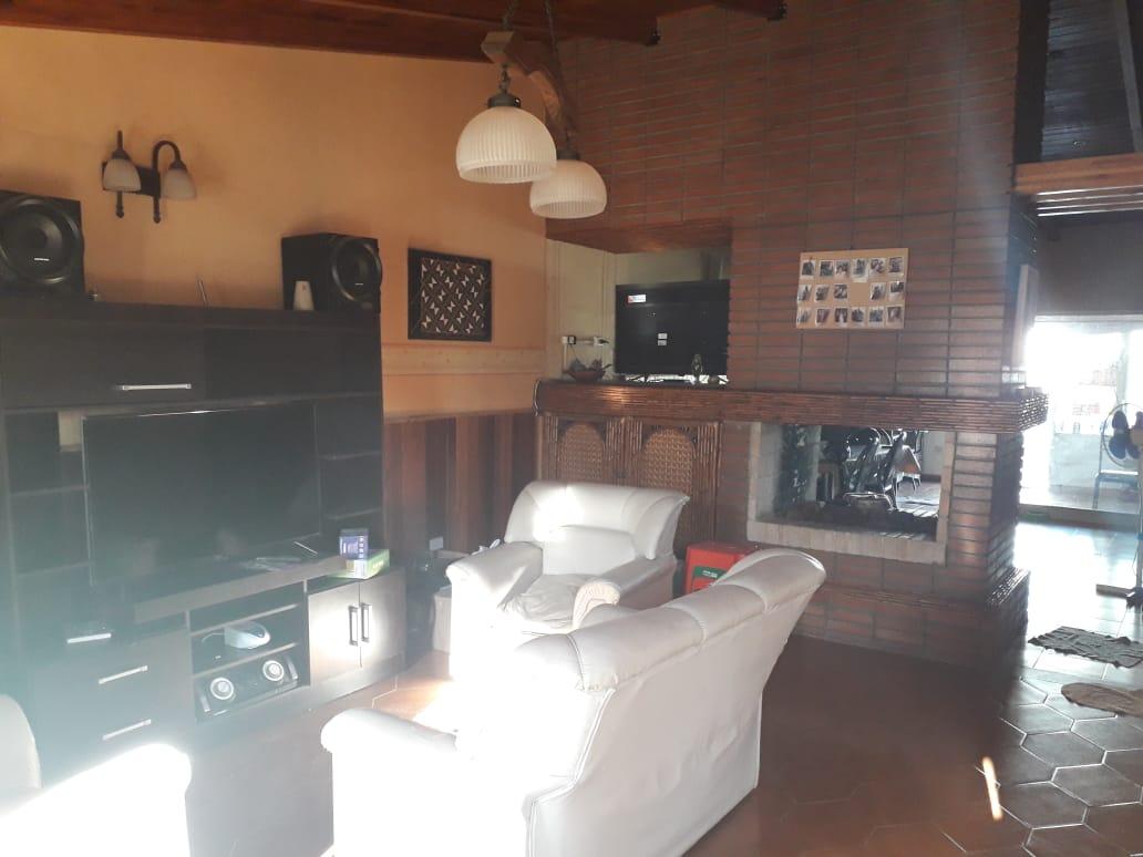 Foto de Excelente Casa Familiar de 3 Dormitorios con Gran Patio y Cochera, imagen 2