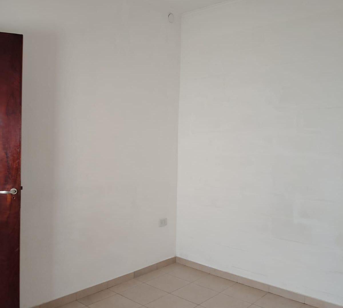 Foto de Departamento PH pequeño luminoso con patio jardin, imagen 2