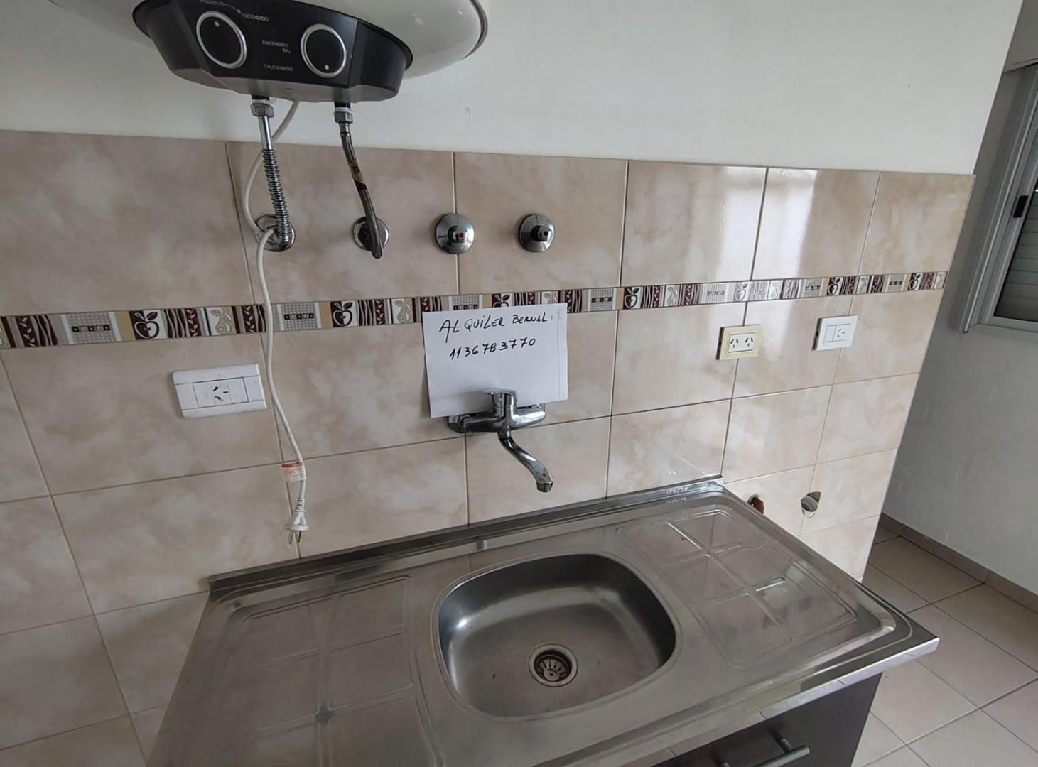 Foto de Departamento PH pequeño luminoso con patio jardin, imagen 3