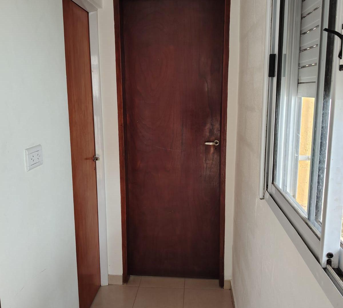 Foto de Departamento PH pequeño luminoso con patio jardin, imagen 5