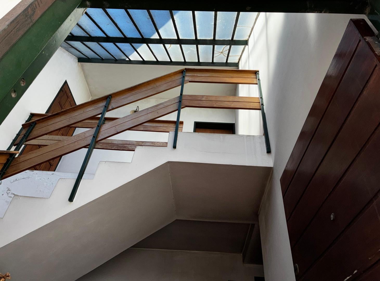 Foto de Sólida Casa de Diseño Atemporal en Esquina – Beccar - APTO CRÉDITO, imagen 3
