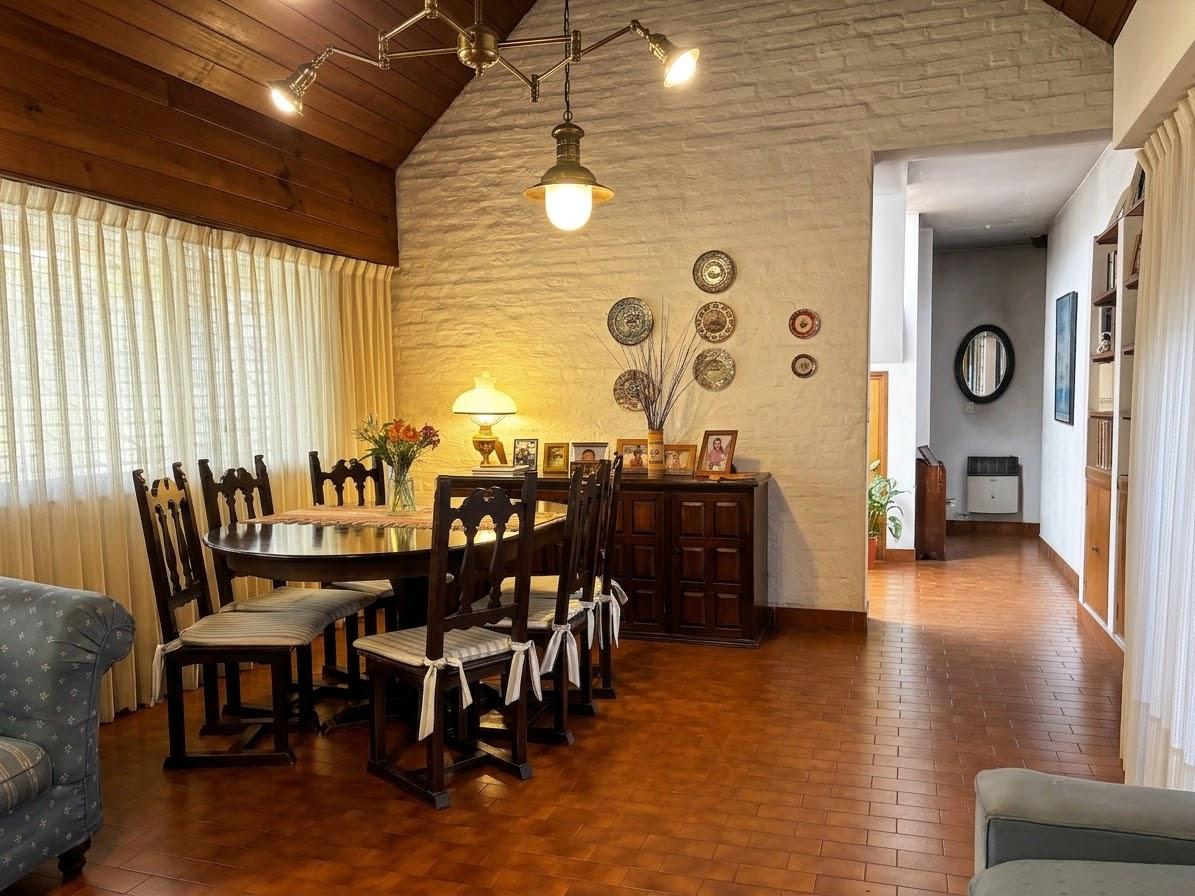 Foto de Sólida Casa de Diseño Atemporal en Esquina – Beccar - APTO CRÉDITO, imagen 4