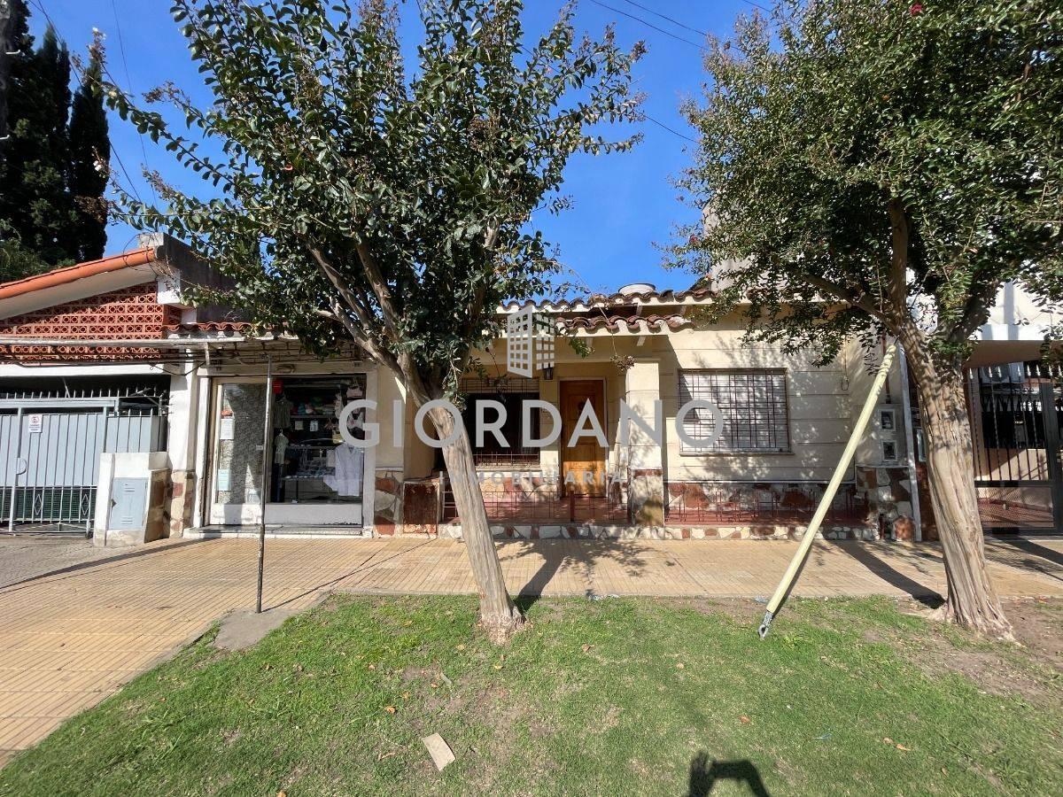 Foto de Venta Casa Castelar 3 Ambientes, imagen 1