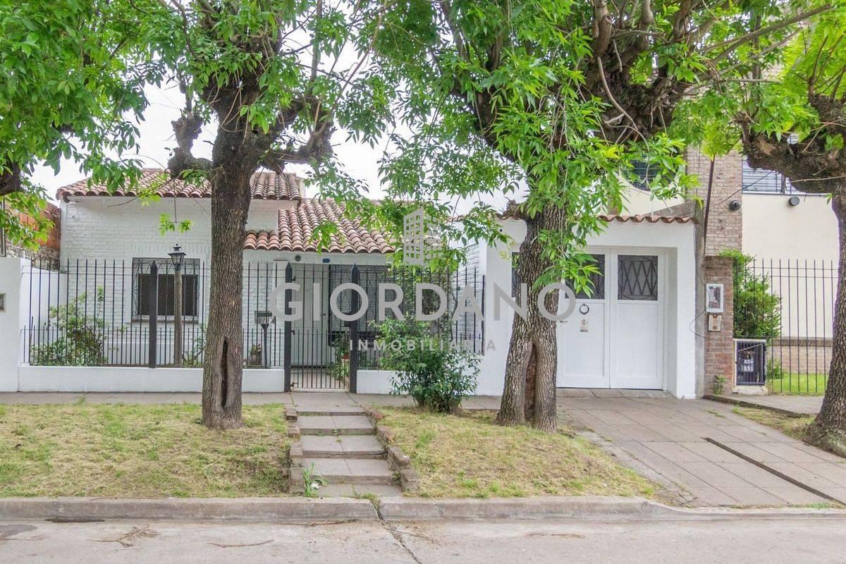 Foto de Venta Casa 3 Ambientes Con Pileta En Ituzaingo Acceso Oeste, imagen 2