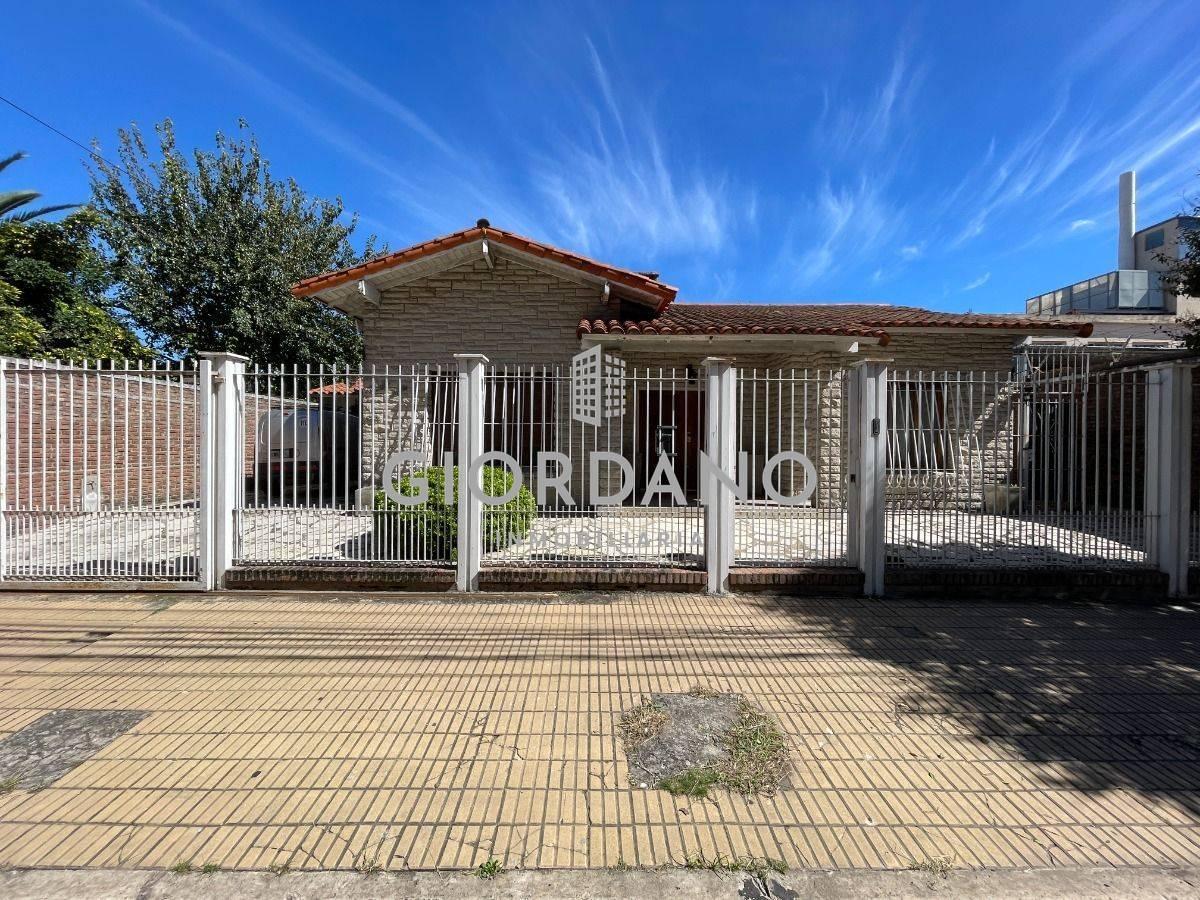 Foto de Venta Casa Castelar 4 Ambientes, imagen 1