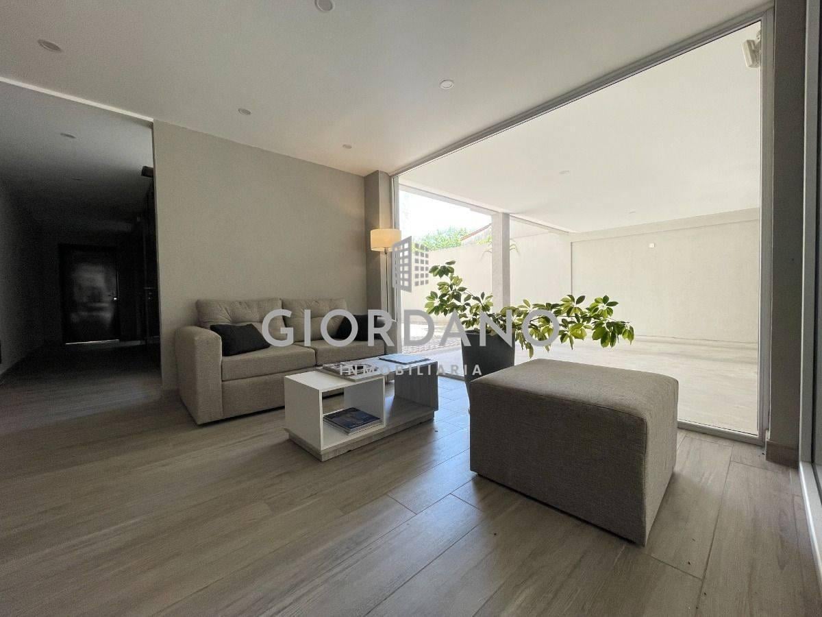 Foto de Venta departamento Castelar 4 ambientes con cochera, imagen 2
