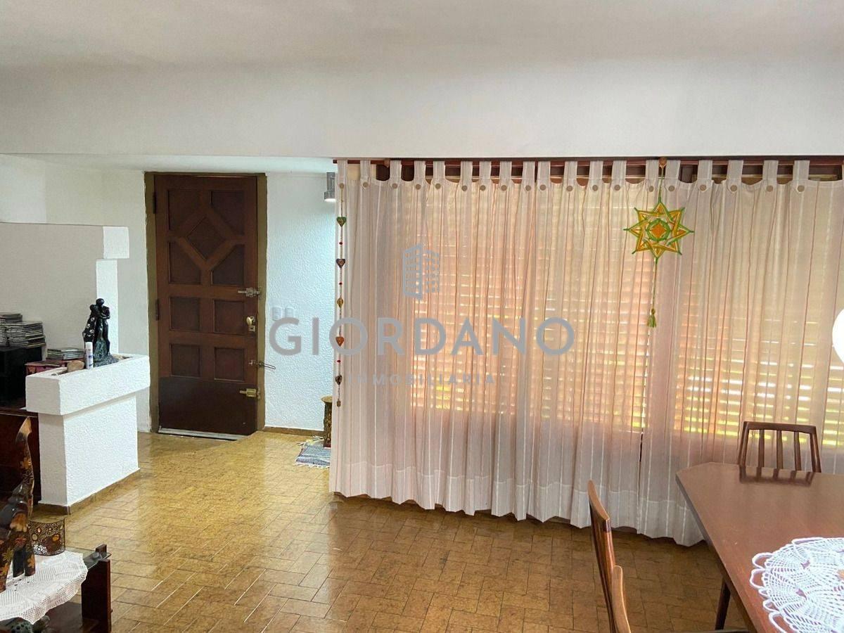 Foto de Venta Casa Chalet 4 Ambientes Con Fondolibre Castelar Centro, imagen 4