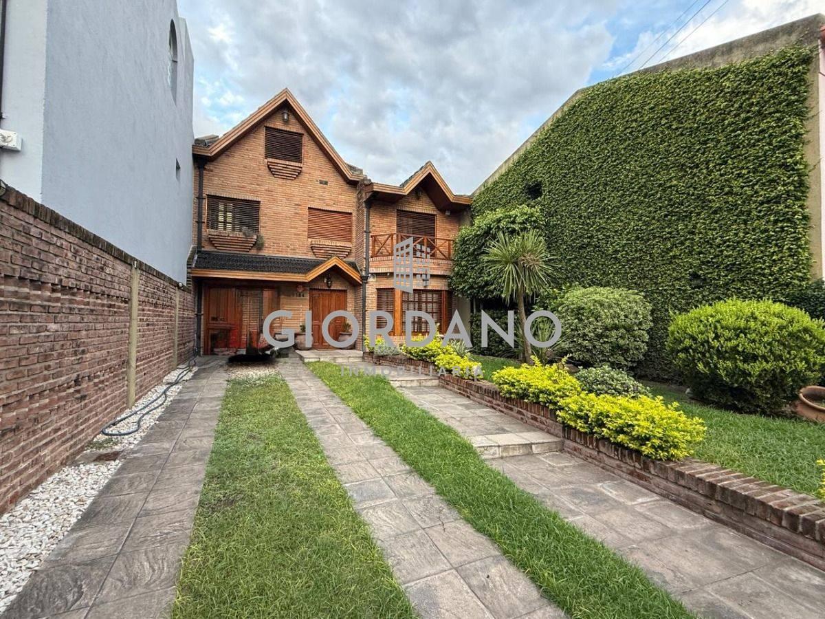 Foto de Venta Casa Castelar 4 Ambientes, imagen 1