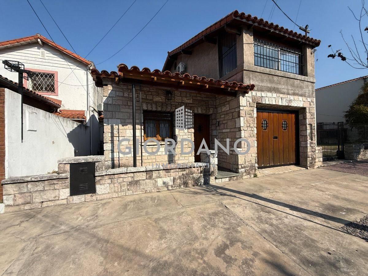 Foto de Venta Casa Castelar Centro 4 Ambientes, imagen 1
