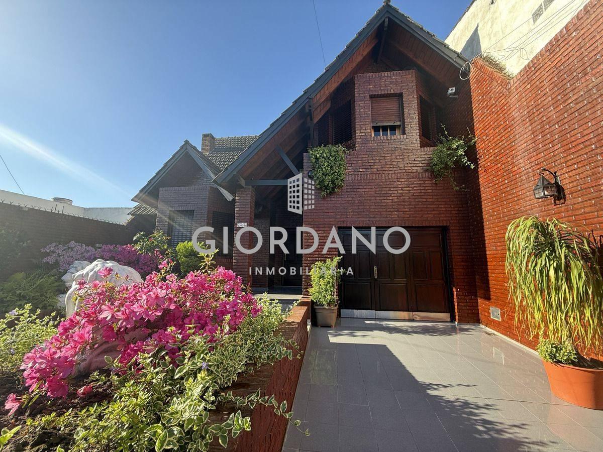Foto de Venta casa Castelar Norte Con Jardín, imagen 3