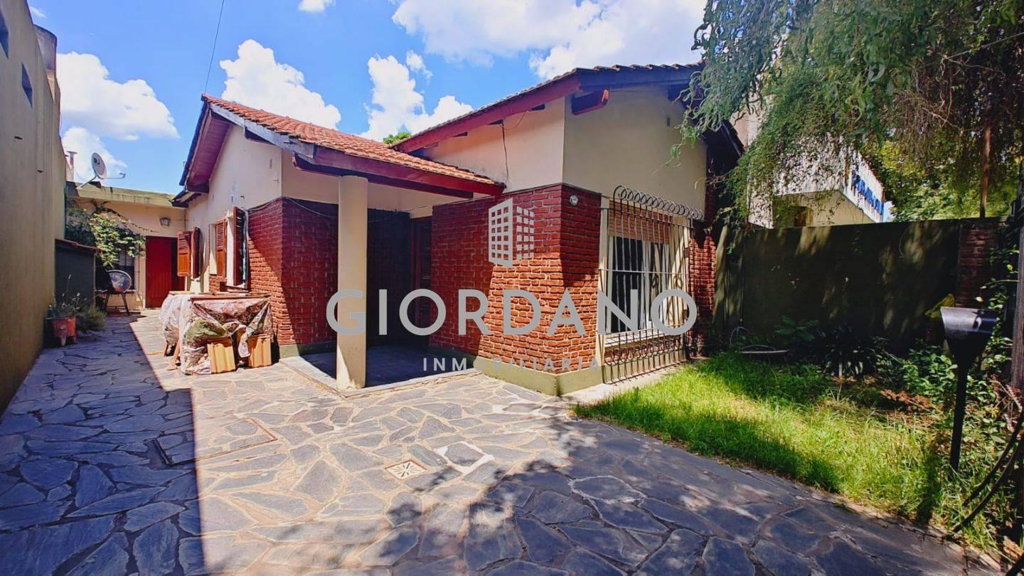 Foto de Venta casa Castelar 3 ambientes con dependencia de servicio, imagen 3