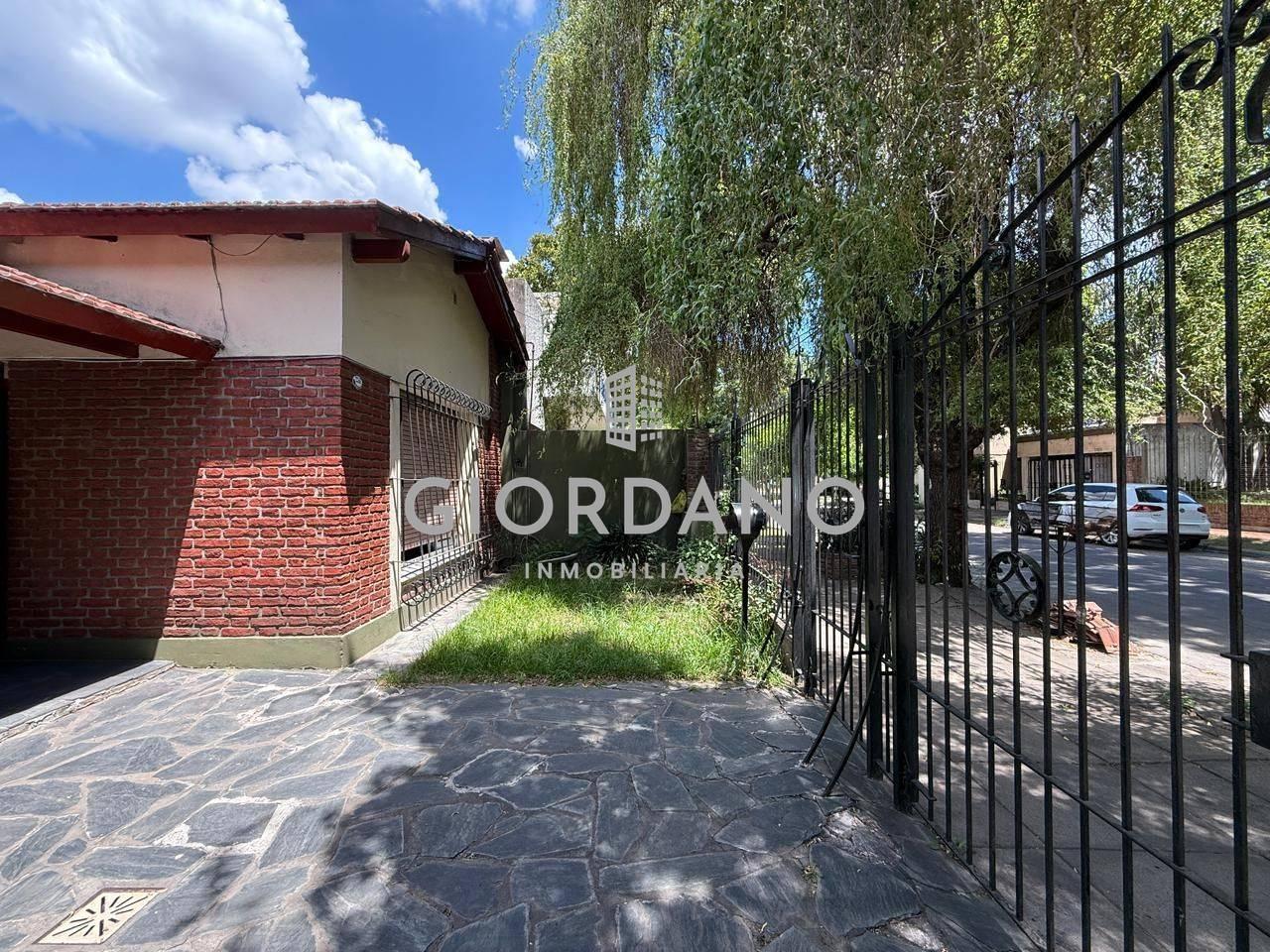 Foto de Venta casa Castelar 3 ambientes con dependencia de servicio, imagen 5