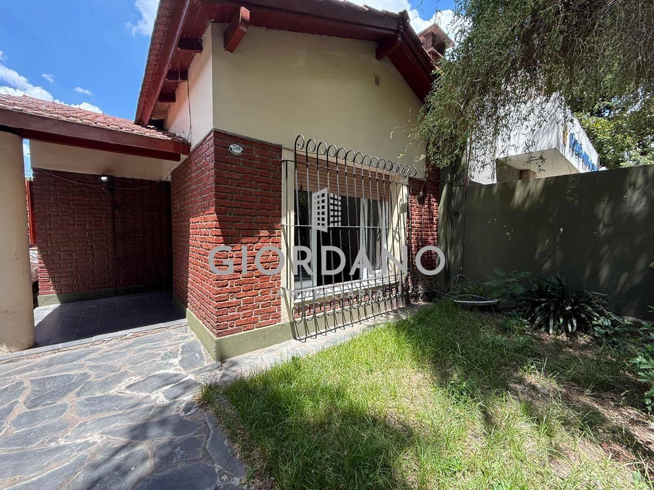Foto de Venta casa Castelar 3 ambientes con dependencia de servicio, imagen 4