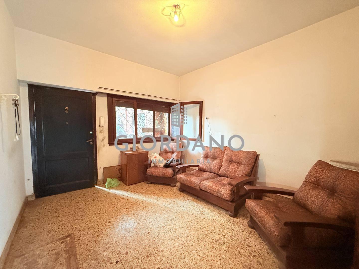 Foto de Venta Casa 9 ambientes Castelar, imagen 3