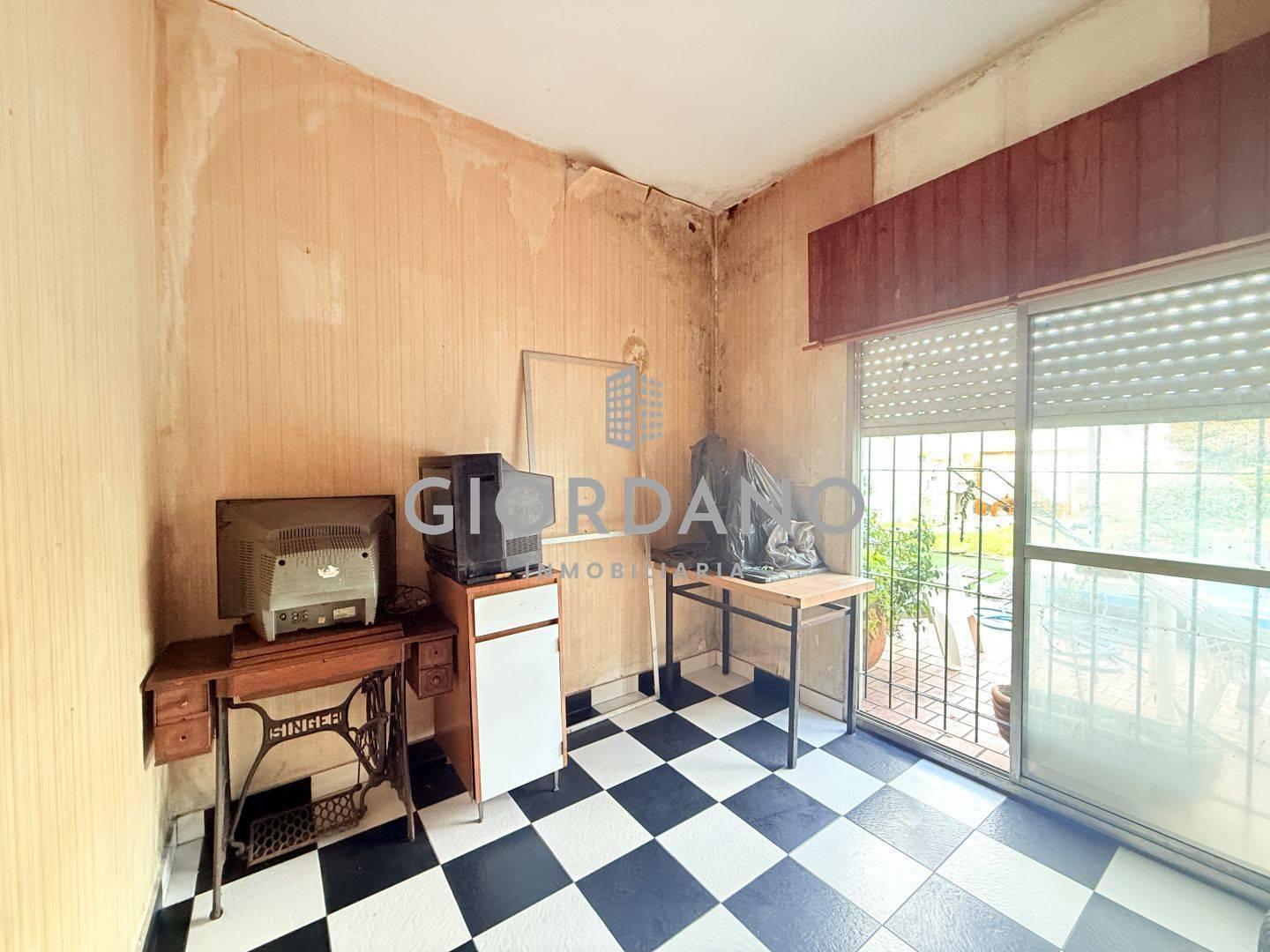 Foto de Venta Casa 9 ambientes Castelar, imagen 4