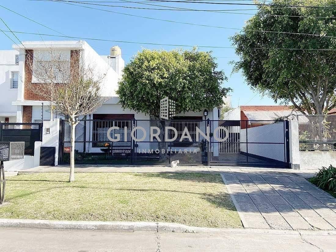 Foto de Venta Casa 4 ambientes, Castelar, imagen 1