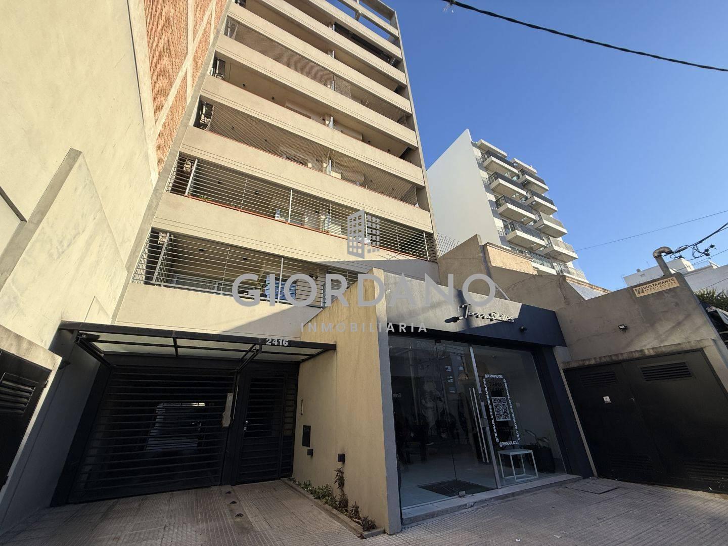 Foto de Venta departamento Castelar 4 ambientes con terraza privada y cochera, imagen 1