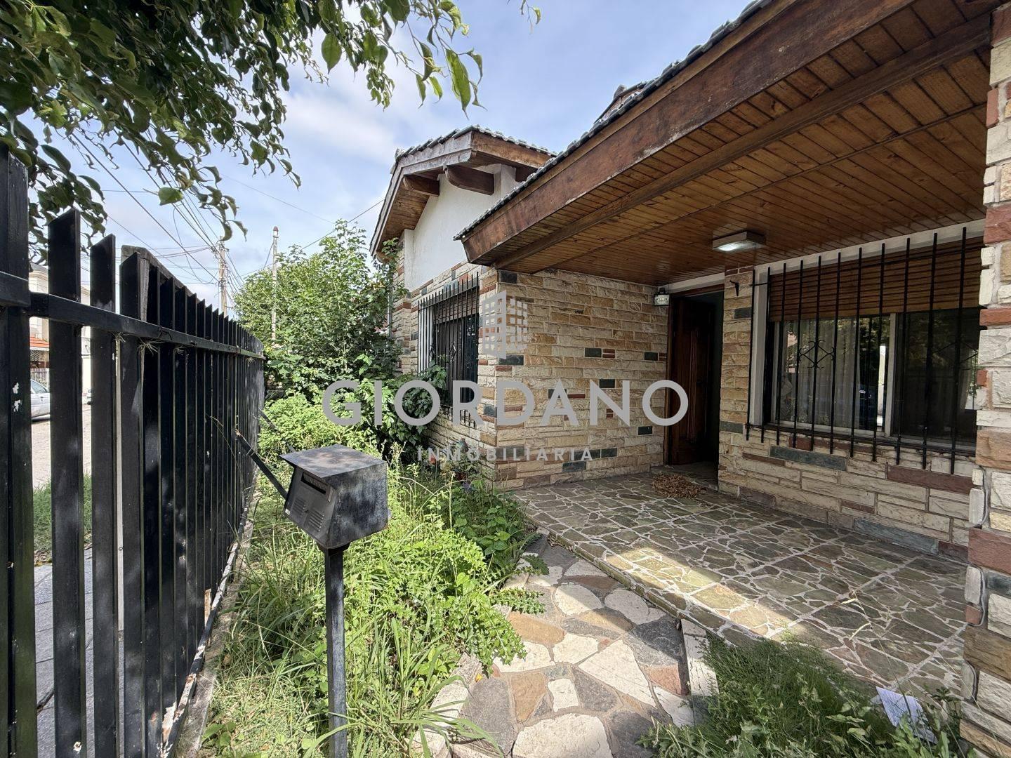Foto de Venta casa Castelar 3 ambientes, imagen 2