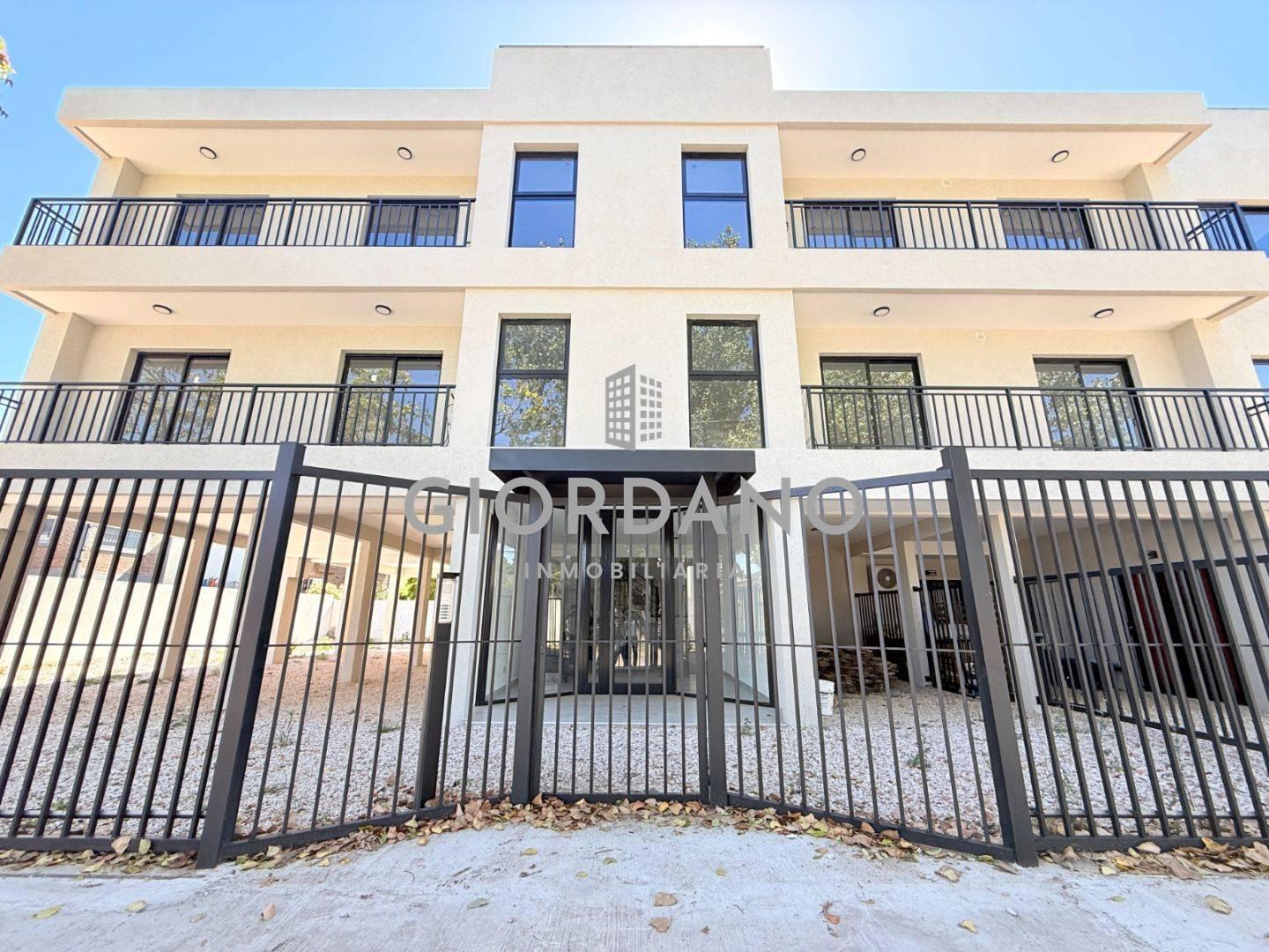 Foto de venta departamento 2 ambientes con terraza privada y cochera Ituzaingo, imagen 2