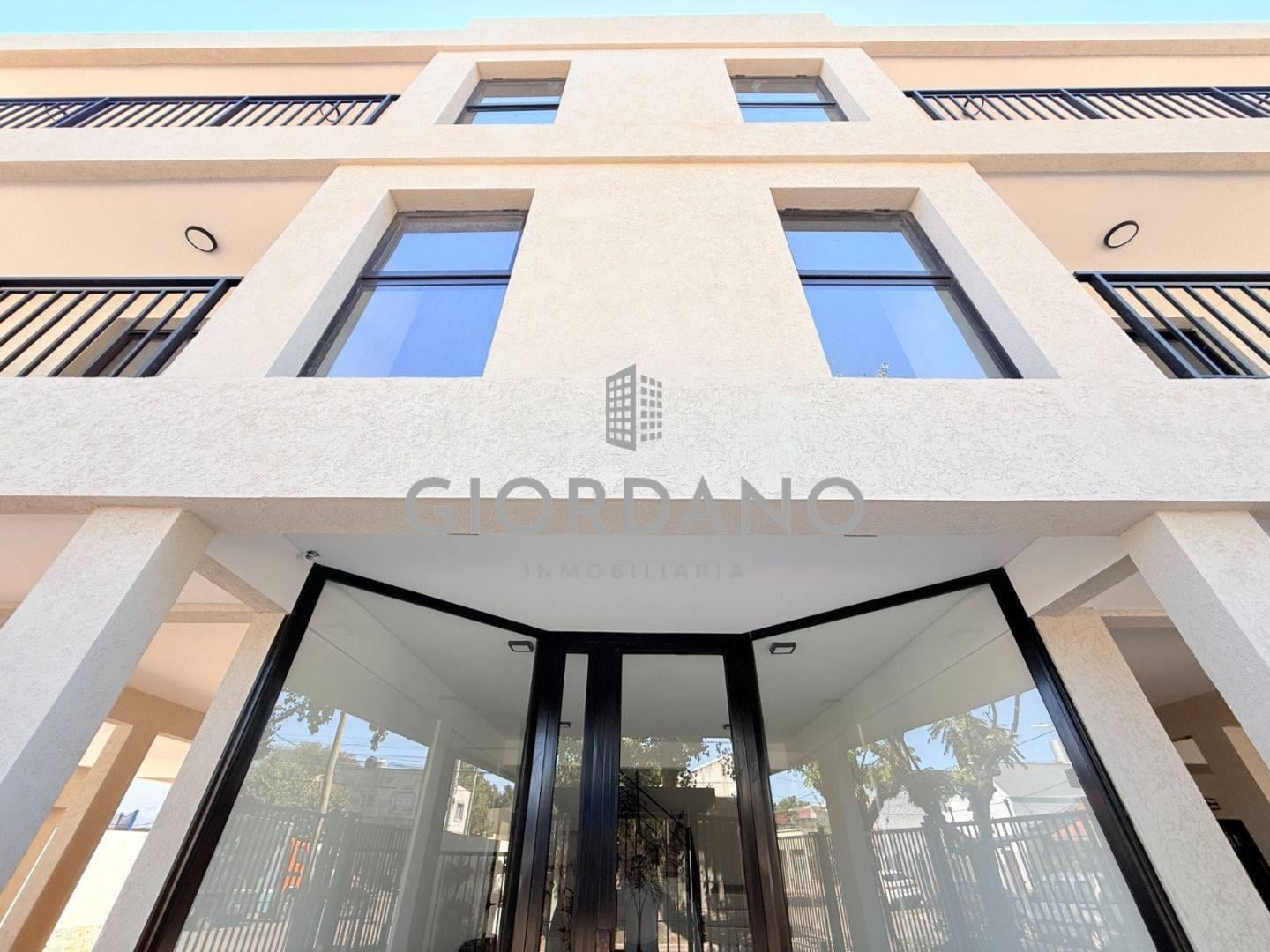 Foto de venta departamento 2 ambientes con terraza privada y cochera Ituzaingo, imagen 1