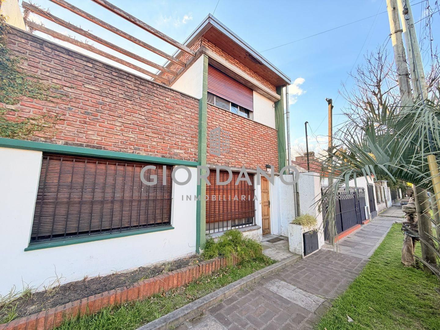 Foto de Venta Casa Castelar 3 ambientes, imagen 2