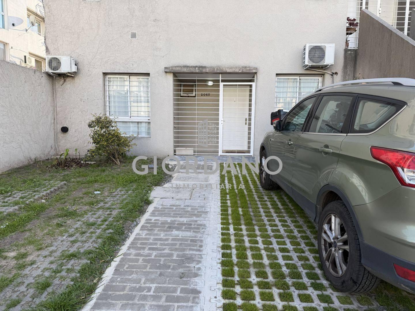 Foto de Venta Casa 4 ambientes Castelar, imagen 1
