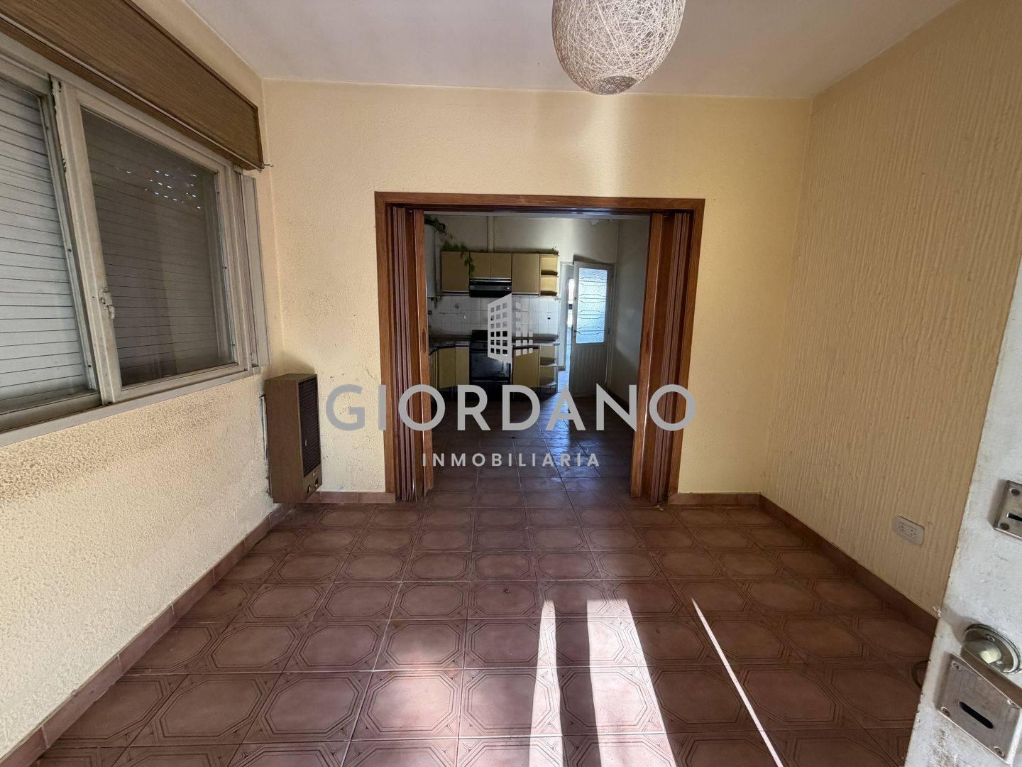 Foto de Venta casa 3 ambientes con Local Comercial Castelar, imagen 4