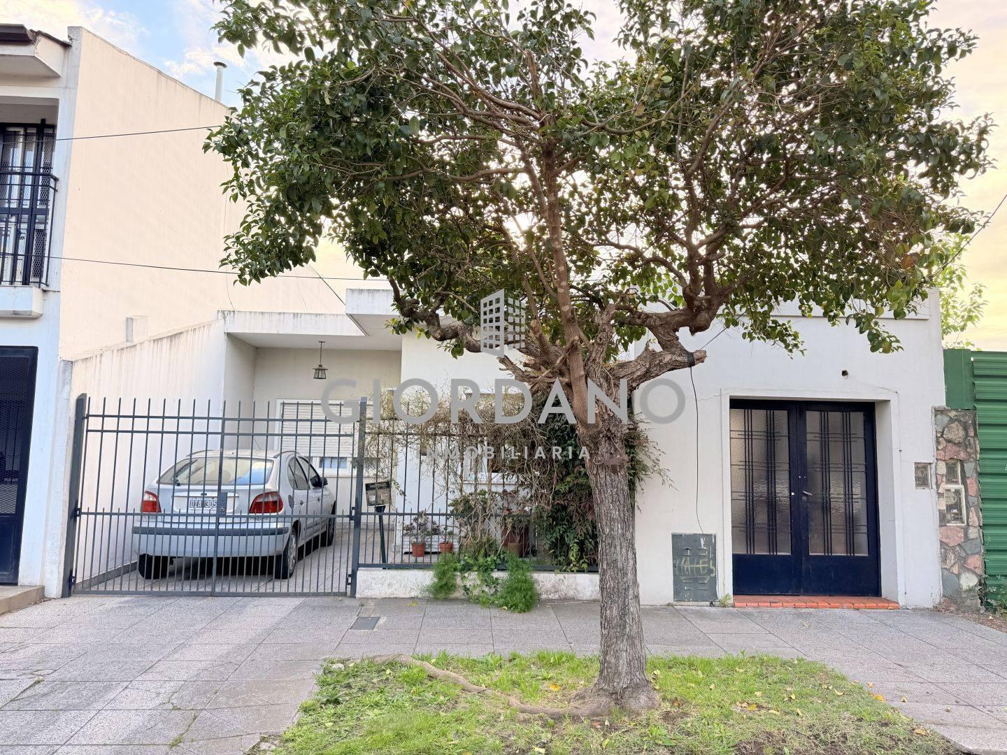 Foto de Venta casa Castelar Norte 4 ambientes Apto Crédito, imagen 1