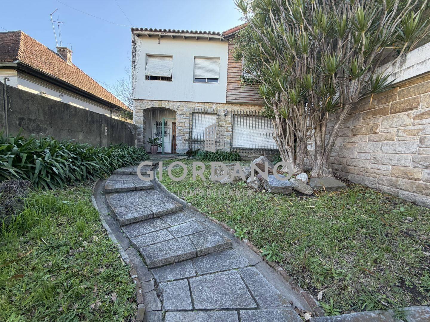 Foto de Venta Casa 6 ambientes Castelar, imagen 2