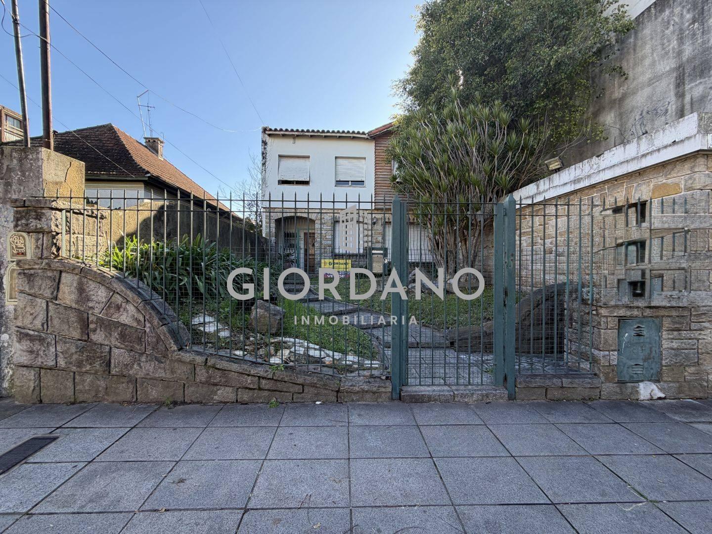 Foto de Venta Casa 6 ambientes Castelar, imagen 1