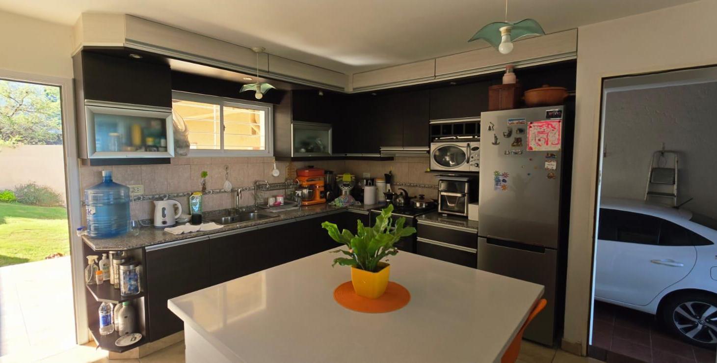 Foto de Venta casa 3 dormitorios con pileta en Altos de la Calera, imagen 4