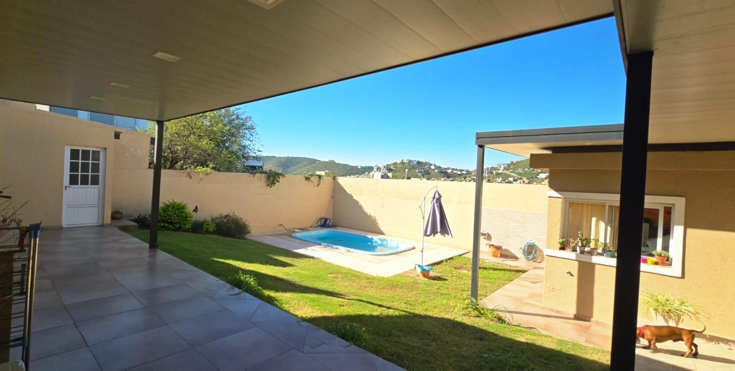 Foto de Venta casa 3 dormitorios con pileta en Altos de la Calera, imagen 1