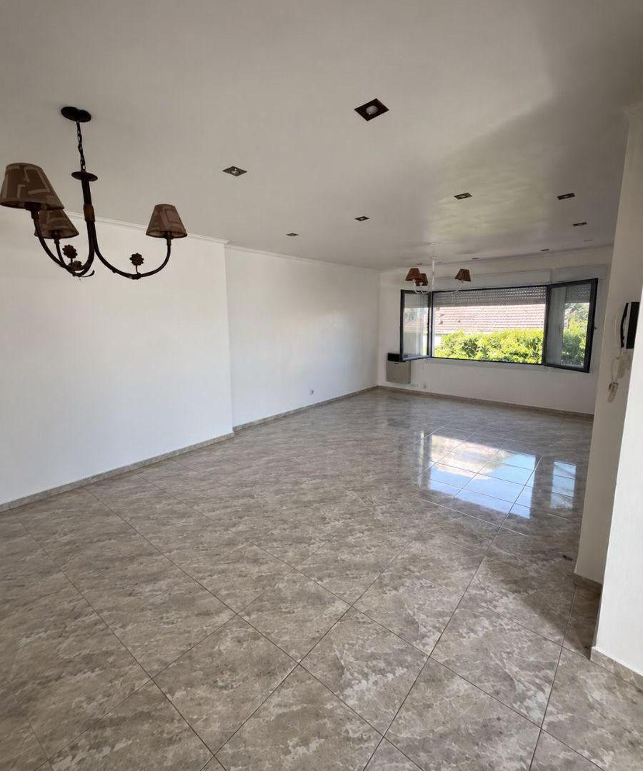 Foto de Casa Con Galpón y Piscina En Venta - Tucumán 367 Bahía Blanca, imagen 2