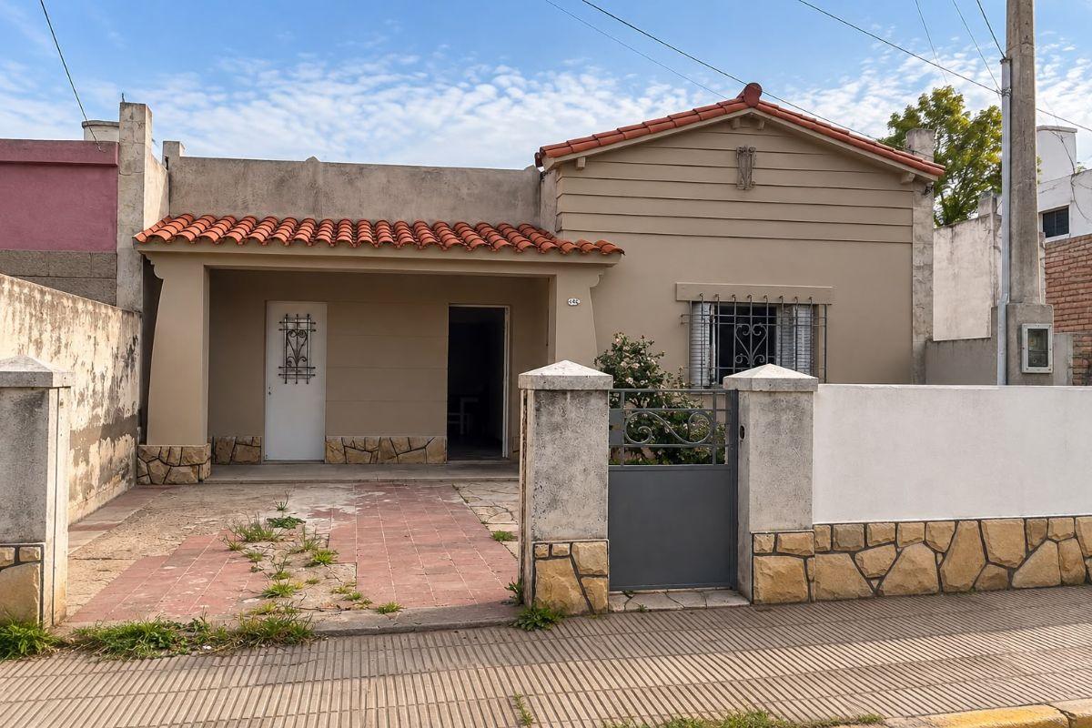 Foto de Dos Casas En Venta - Almafuerte 1500 Bahía Blanca, imagen 1