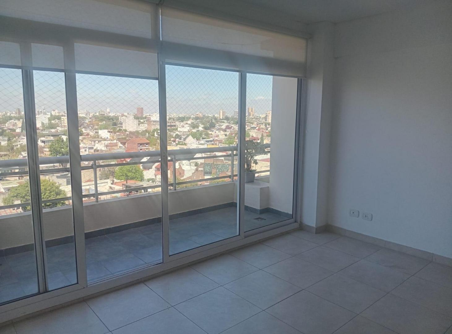Foto de Muy lindo 3 ambientes al frente 80m2 con cochera - Antigüedad 12 años, imagen 1