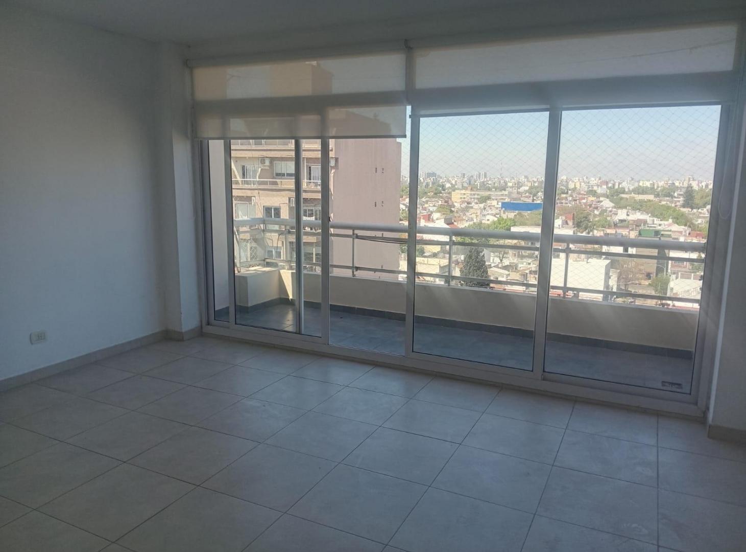 Foto de Muy lindo 3 ambientes al frente 80m2 con cochera - Antigüedad 12 años, imagen 3