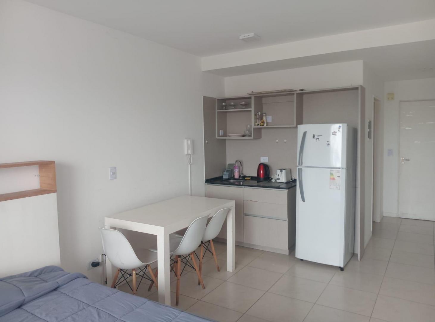 Foto de Alquiler trimestral Monoambiente equipado en Bartolomé Mitre y Uruguay, imagen 3