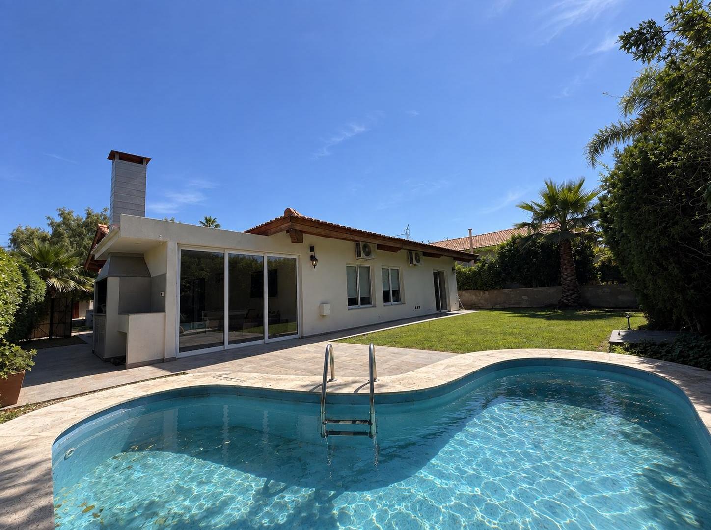 Casa en Alquiler Amoblada en Dalvian